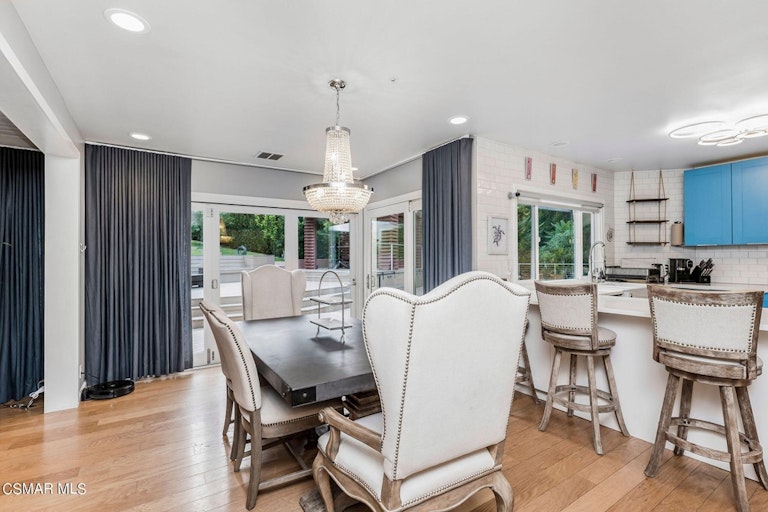 Photo 25 of 60 - 4641 Caritina Dr, Tarzana, CA 91356