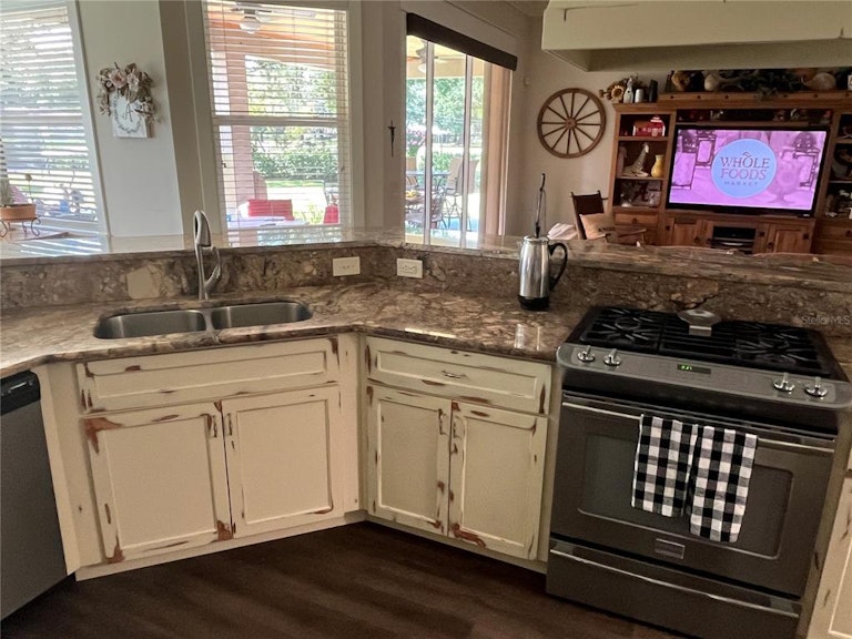 Photo 13 of 39 - 6009 Laurel Oak Dr, Lakeland, FL 33811