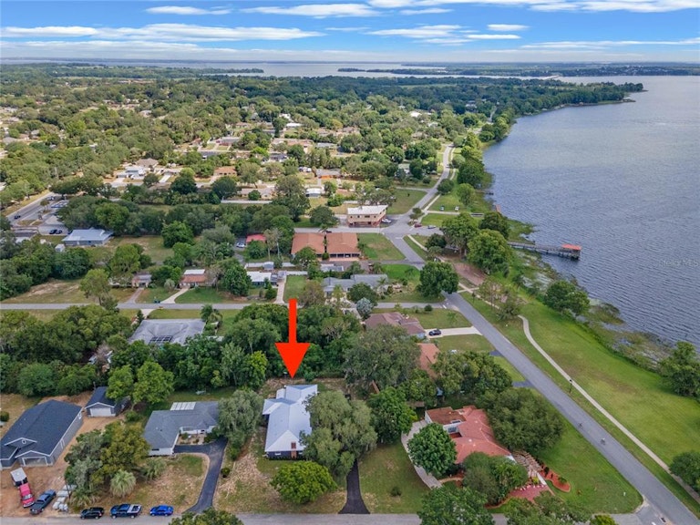 Photo 28 of 35 - 118 E Myrtle St, Howey In The Hills, FL 34737
