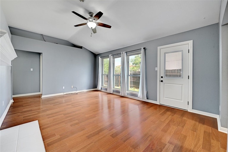Photo 5 of 25 - 7228 Wardman Dr, Del Valle, TX 78617