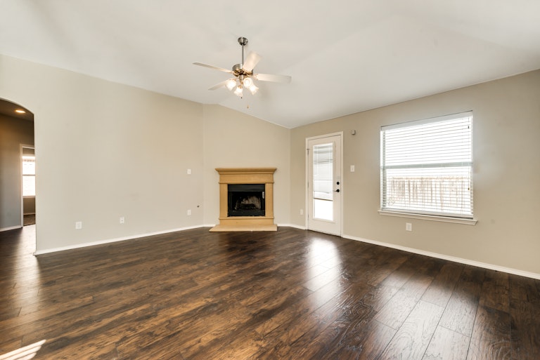 Photo 13 of 27 - 8508 Minturn Dr, Fort Worth, TX 76131