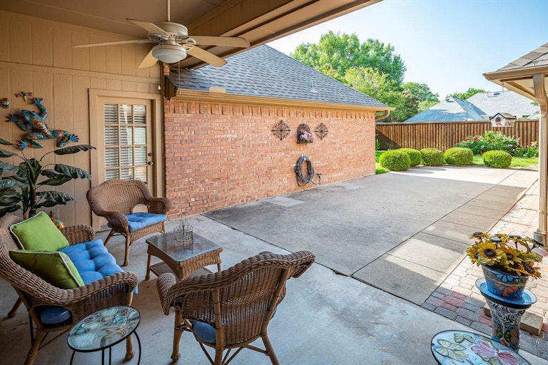 Photo 20 of 24 - 2206 Timberline Dr, Carrollton, TX 75007