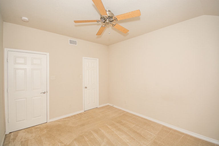 Photo 20 of 27 - 6076 Cedar Glen Dr, Grand Prairie, TX 75052