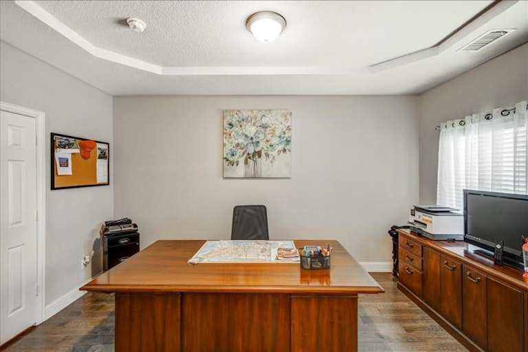 Photo 17 of 40 - 6413 Glenwick Dr, Fort Worth, TX 76123