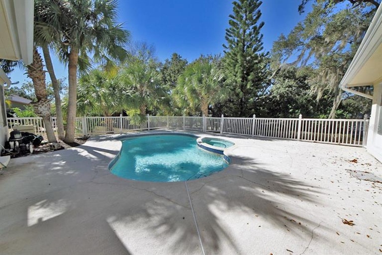 Photo 11 of 11 - 205 Sunburst Ct, Clearwater, FL 33755
