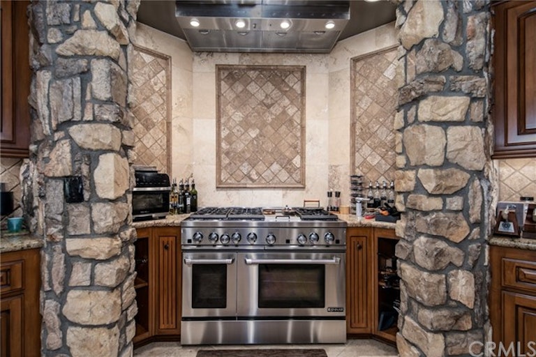 Photo 27 of 48 - 34722 Simi Dr, Yucaipa, CA 92399