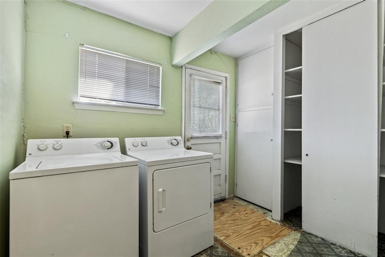 Photo 11 of 27 - 1201 Barbara St, Mesquite, TX 75149