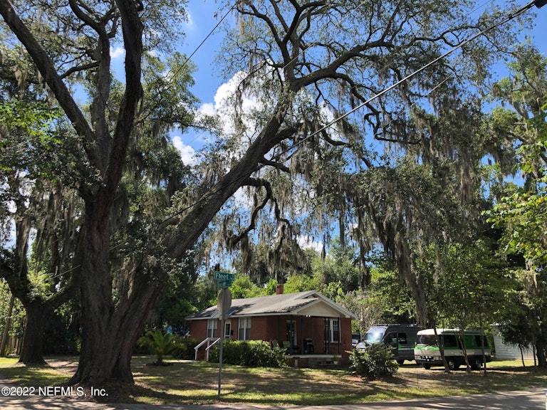 Photo 3 of 31 - 1704 Boulder St, Jacksonville, FL 32207