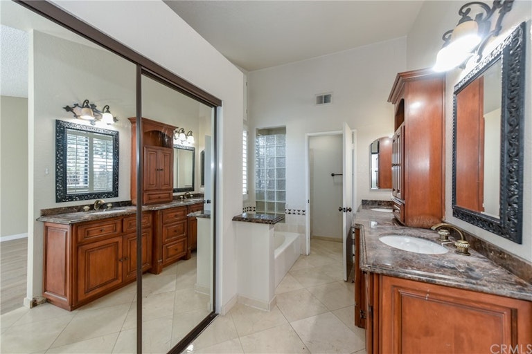 Photo 23 of 46 - 184 Cannon Rd, Riverside, CA 92506