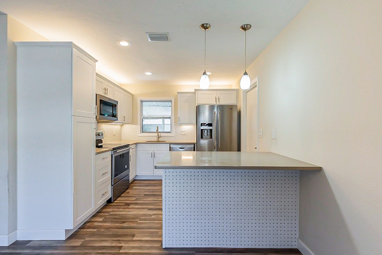 Photo 4 of 26 - 4033 Sandpointe Dr, Bradenton, FL 34205