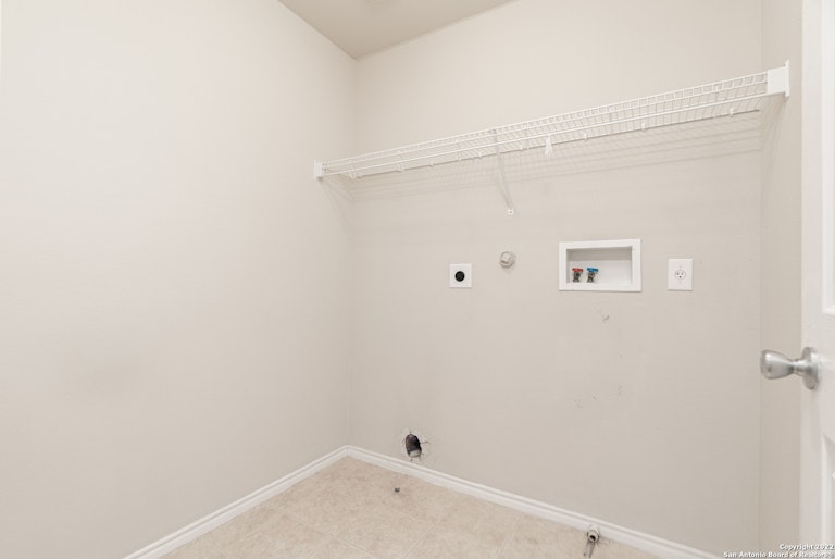 Photo 14 of 21 - 3622 Archer Blvd, New Braunfels, TX 78132