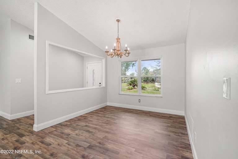 Photo 7 of 27 - 852 Maplewood Ln, Orange Park, FL 32065