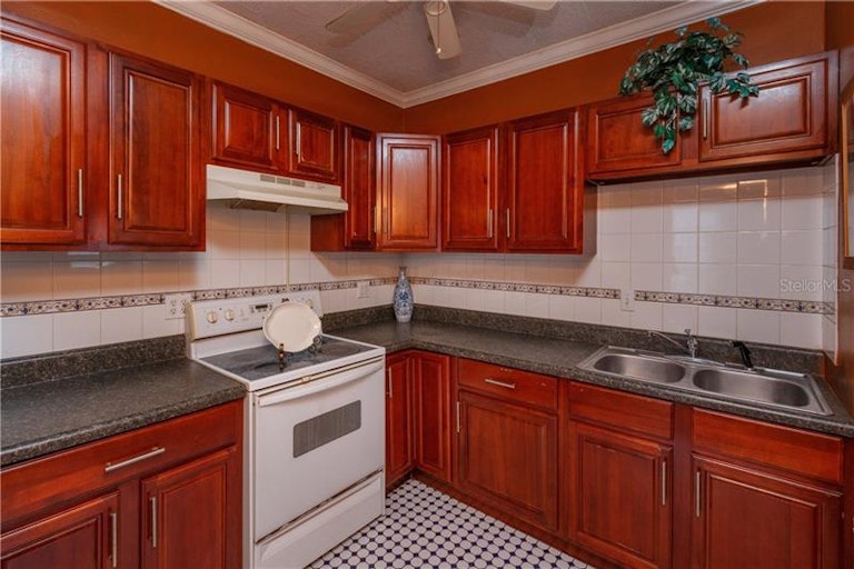 Photo 15 of 24 - 803 E 2nd St, Sanford, FL 32771