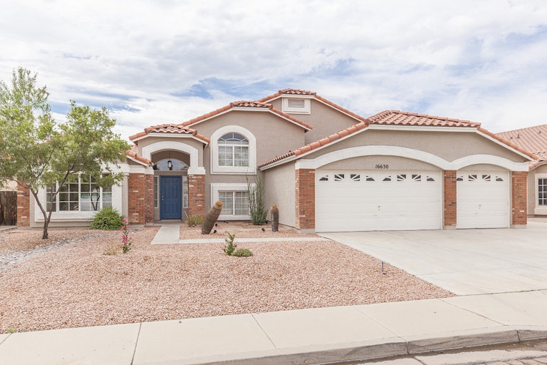 Photo 2 of 26 - 16630 S 38th Pl, Phoenix, AZ 85048