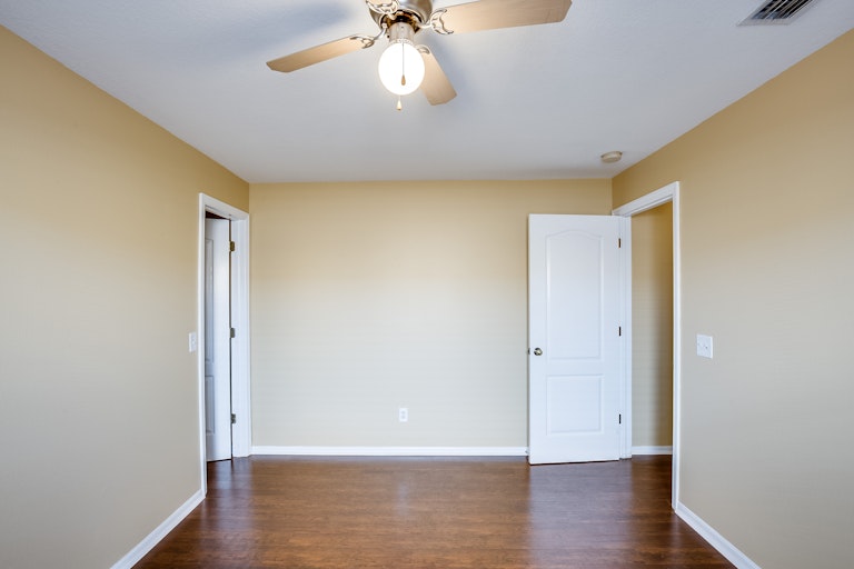 Photo 8 of 11 - 24620 Laurel Ridge Dr, Lutz, FL 33559