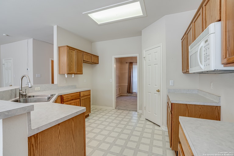 Photo 18 of 32 - 6518 Pecan Acres, San Antonio, TX 78240