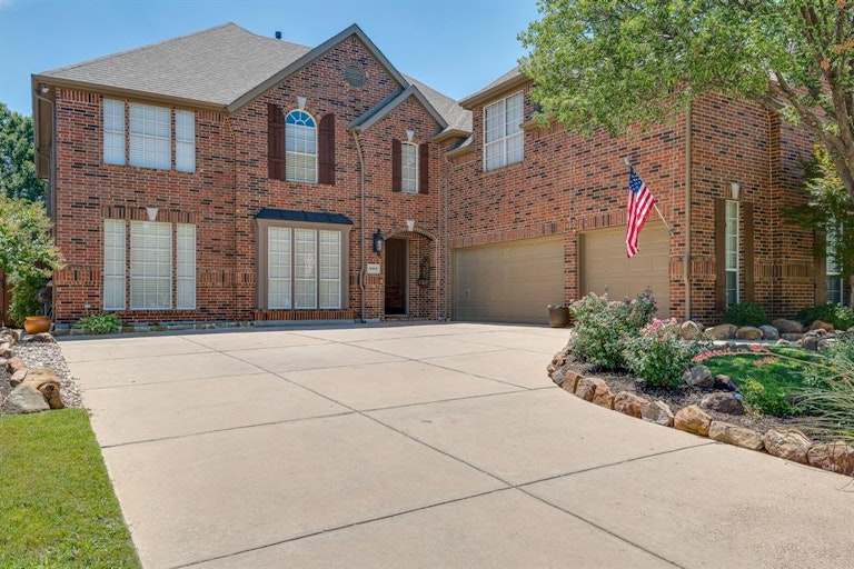 Photo 3 of 37 - 8501 Persimmon Ct, McKinney, TX 75072