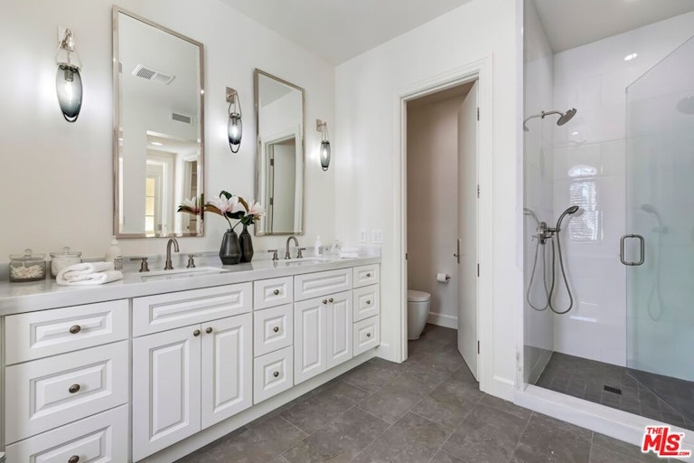 Photo 15 of 24 - 10106 Empyrean Way #201, Los Angeles, CA 90067