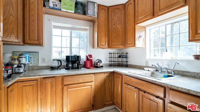 Photo 17 of 19 - 827 N McCadden Pl, Los Angeles, CA 90038