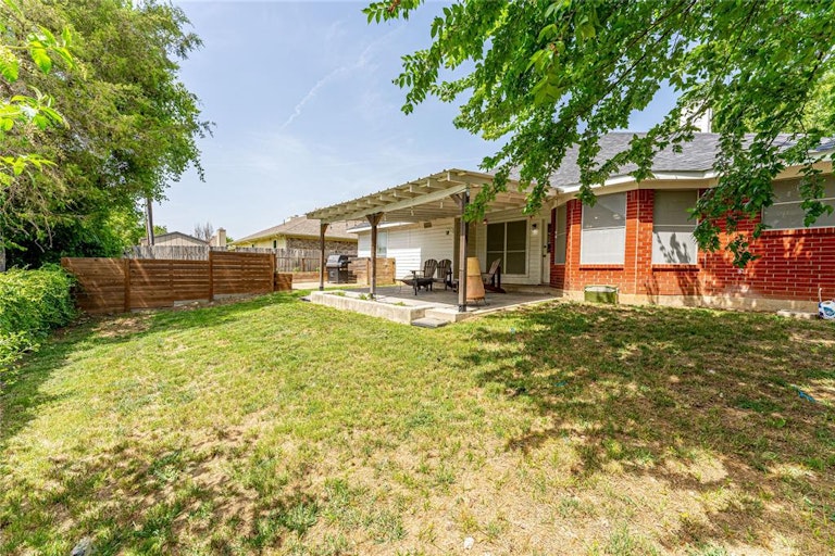Photo 3 of 33 - 1025 Boardwalk St, Midlothian, TX 76065