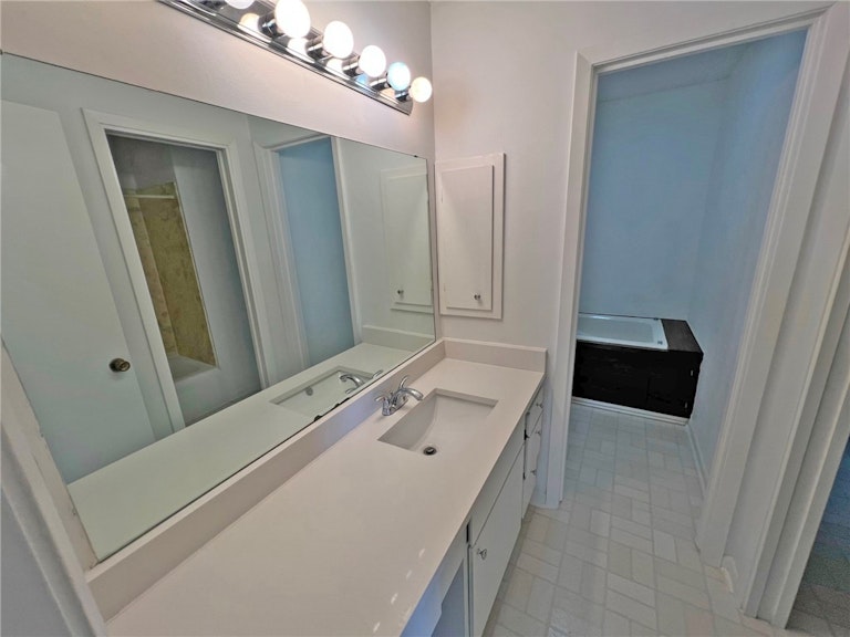 Photo 10 of 24 - 100 Lido Cir Unit H1, Lakeway, TX 78734