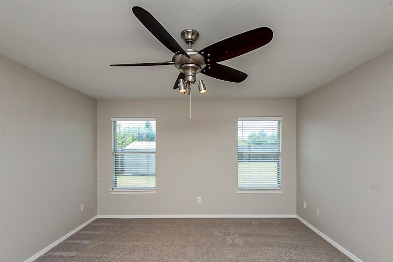Photo 18 of 20 - 317 Oxford St, Burleson, TX 76028