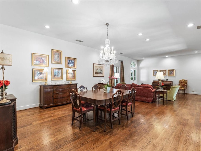 Photo 9 of 35 - 4908 Costa De Oro Ct, Arlington, TX 76017