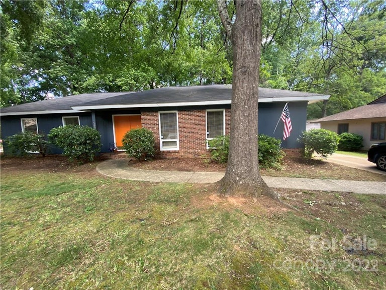 Photo 1 of 16 - 5926 McNair Rd, Charlotte, NC 28212
