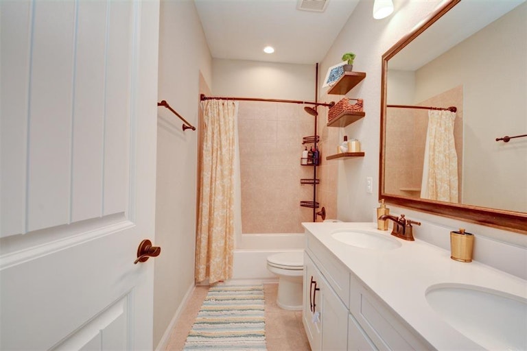 Photo 28 of 33 - 10009 Granary Dr, Houston, TX 77080