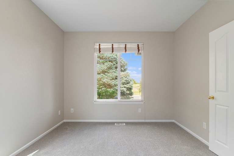 Photo 14 of 18 - 17092 Parkside Dr S, Commerce City, CO 80022