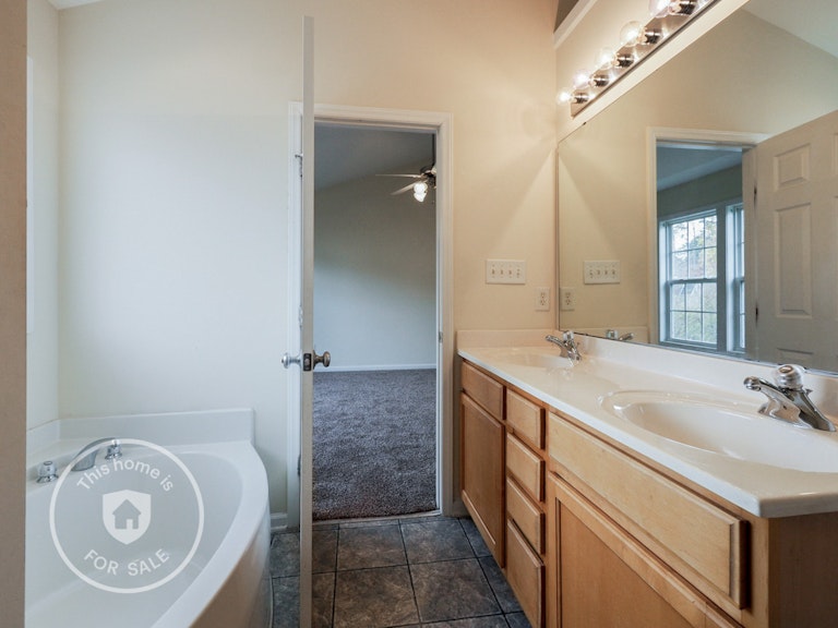 Photo 17 of 26 - 8108 Rolling Glenn Dr, Raleigh, NC 27616