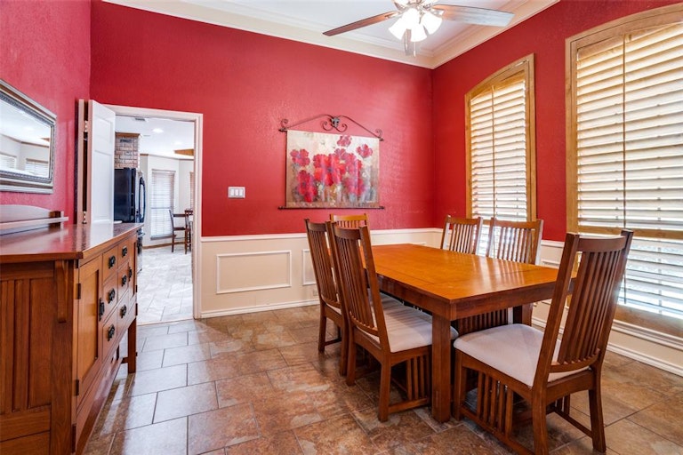 Photo 16 of 27 - 3825 Edgewater Dr, Bedford, TX 76021