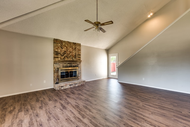Photo 11 of 28 - 3917 Lois Cir, Rowlett, TX 75088