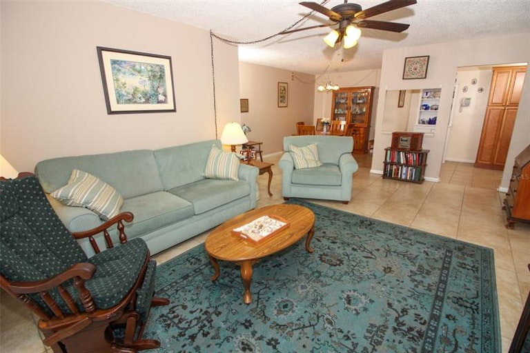 Photo 6 of 46 - 953 Courtyard Ln #41, Orlando, FL 32825