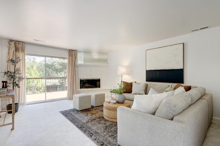 Photo 39 of 70 - 4040 Crondall Dr, Sacramento, CA 95864