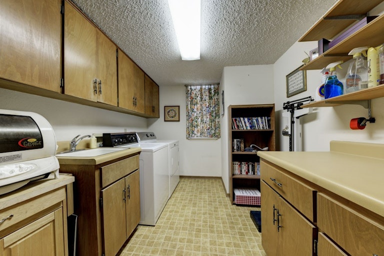 Photo 10 of 24 - 6 Mission Dr, New Braunfels, TX 78130