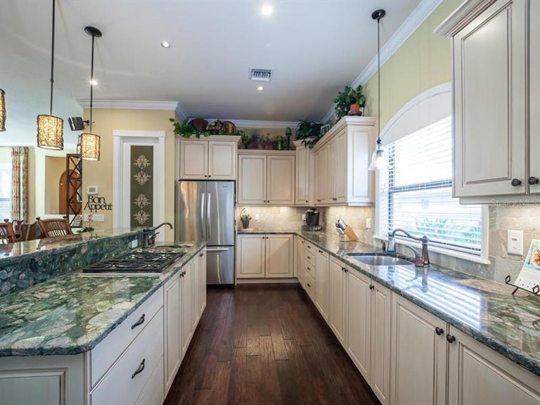 Photo 9 of 25 - 1884 Grove St, Sarasota, FL 34239