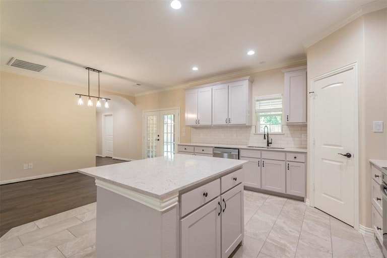 Photo 11 of 33 - 4165 Doyle Ln, Lancaster, TX 75134