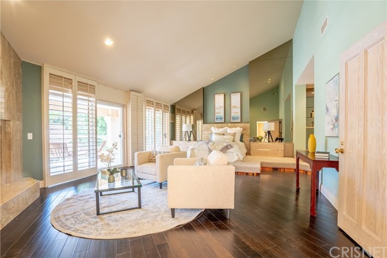Photo 33 of 72 - 10214 Candleberry Ln, Northridge, CA 91324