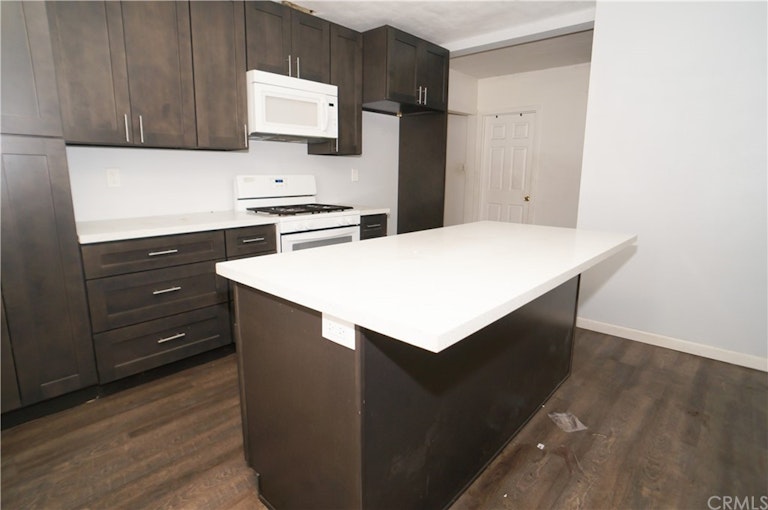 Photo 6 of 16 - 633 W Cressey St, Compton, CA 90222
