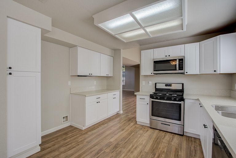 Photo 17 of 31 - 7441 Fireweed Cir, Citrus Heights, CA 95610
