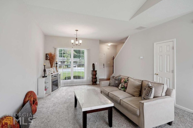 Photo 10 of 24 - 3802 Rector Dr, Rex, GA 30273