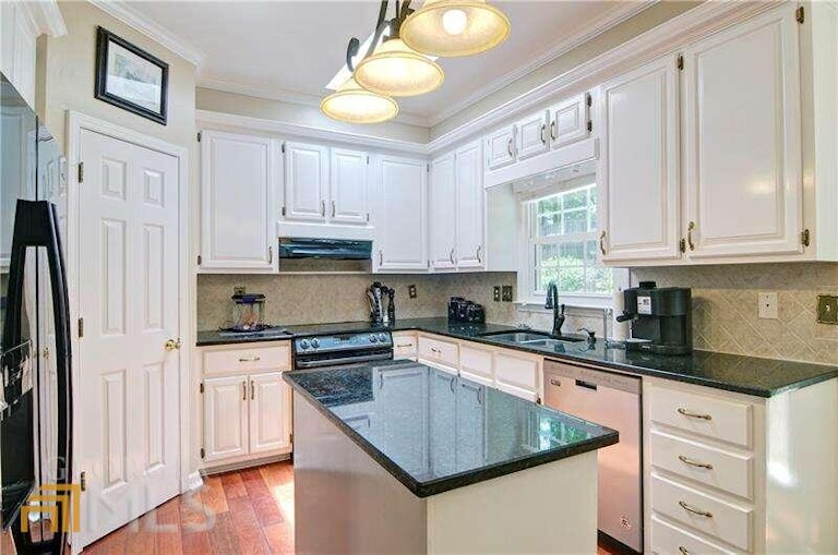 Photo 22 of 78 - 945 Whitehawk Trl, Lawrenceville, GA 30043