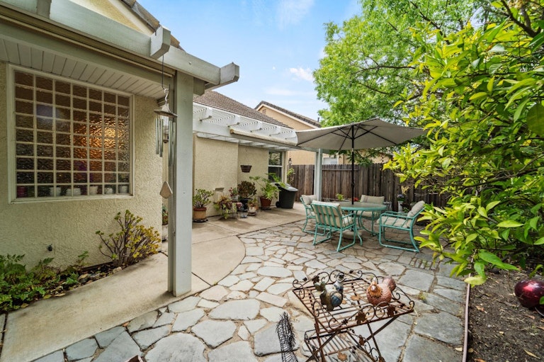 Photo 26 of 35 - 2421 Walnut Oaks Ln, Carmichael, CA 95608