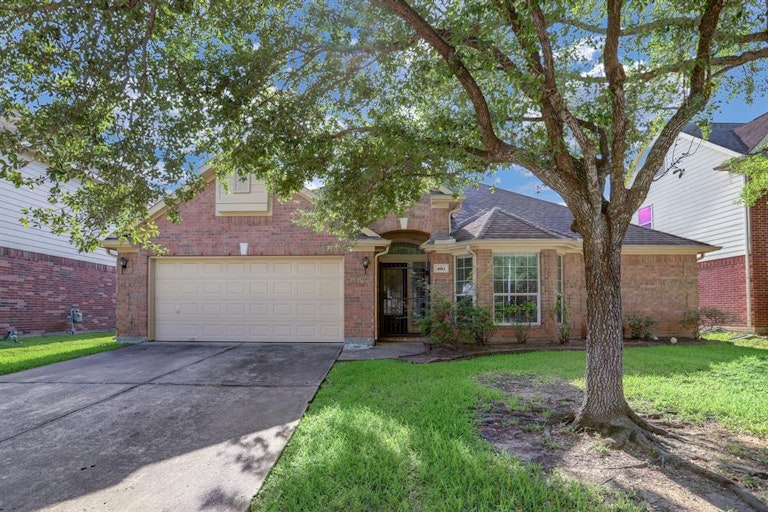 Photo 1 of 31 - 4911 Falling Oak Ct, Pasadena, TX 77505