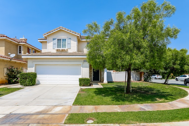 Photo 1 of 27 - 1636 Hadar Way, Beaumont, CA 92223