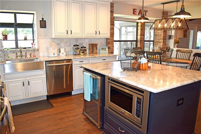 Photo 5 of 17 - 10377 Oak Leaf St, Largo, FL 33774