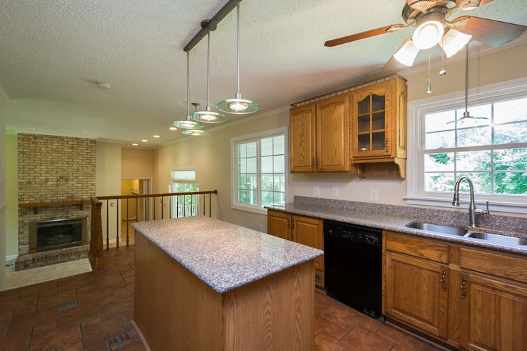 Photo 2 of 16 - 7709 Leesville Rd, Raleigh, NC 27613