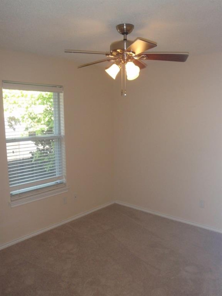 Photo 19 of 23 - 333 NE Alsbury Blvd, Burleson, TX 76028