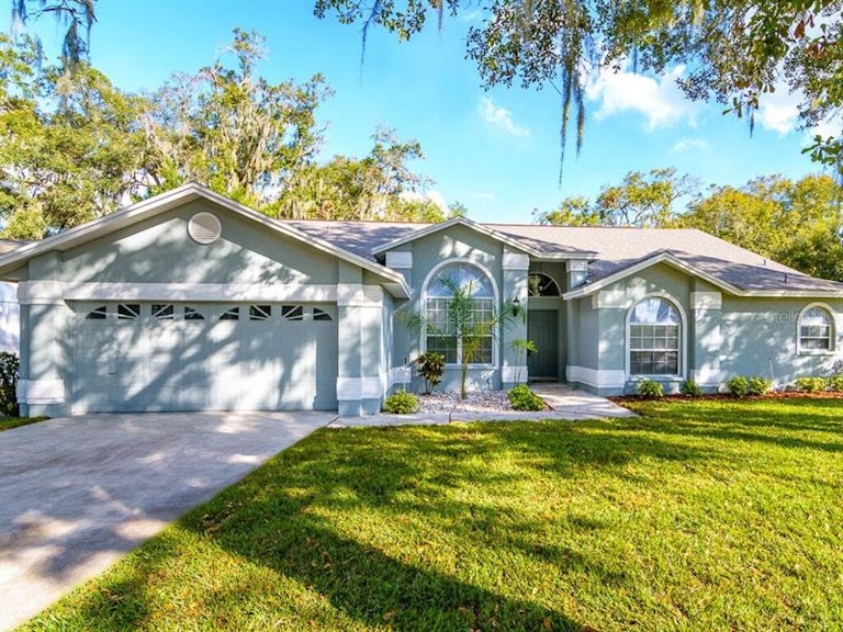 Photo 1 of 13 - 6410 Beechnut Dr, Lakeland, FL 33813